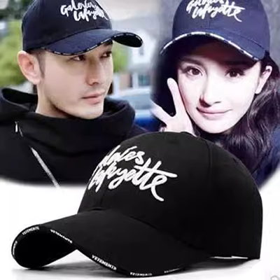 2018 mới Hàn Quốc bảng chữ cái thêu bóng chày mũ thời trang hoang dã đỏ đường bắn thể thao ngoài trời in logo - Bóng chày