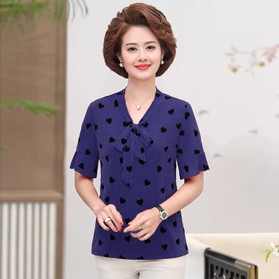 Mẹ mặc quần áo mùa hè Phụ nữ trung niên có streamer phong cách nước ngoài chạm đáy áo sơ mi trung niên và cao tuổi Áo thun ngắn tay cỡ lớn áo sơ mi nhỏ - Quần áo của mẹ