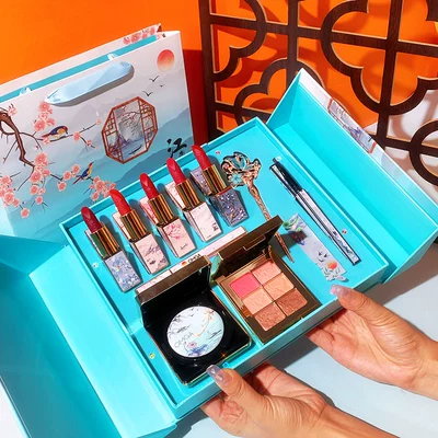 Forbidden City Limited National Style Music Makeup Set Jiangnan Carved Lipstick Set Air Cushion Combination Thương hiệu lớn Hộp quà chính hãng - Bộ trang điểm