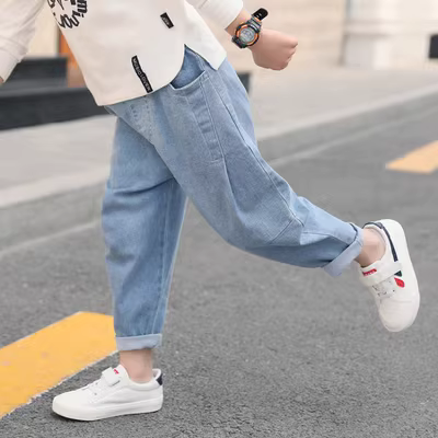 Quần áo trẻ em bé trai quần jean 2020 mới xuân hè phần mỏng 5 bé trai 6 quần cũ quần âu 8-12 tuổi màu xanh - Quần jean