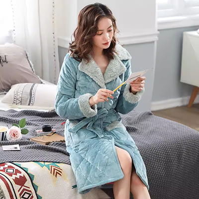 Váy ngủ nữ mùa thu và mùa đông san hô lông cừu ba lớp chần bông dày dài áo choàng tắm mùa đông đồ ngủ dịch vụ tại nhà - Night Robe