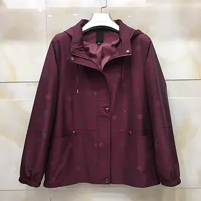 Fei Shiya 6256 mùa xuân và mùa thu thời trang mới dành cho các bà mẹ trung niên và cao tuổi mặc áo khoác dài có mũ trùm đầu giản dị của phụ nữ - Trench Coat
